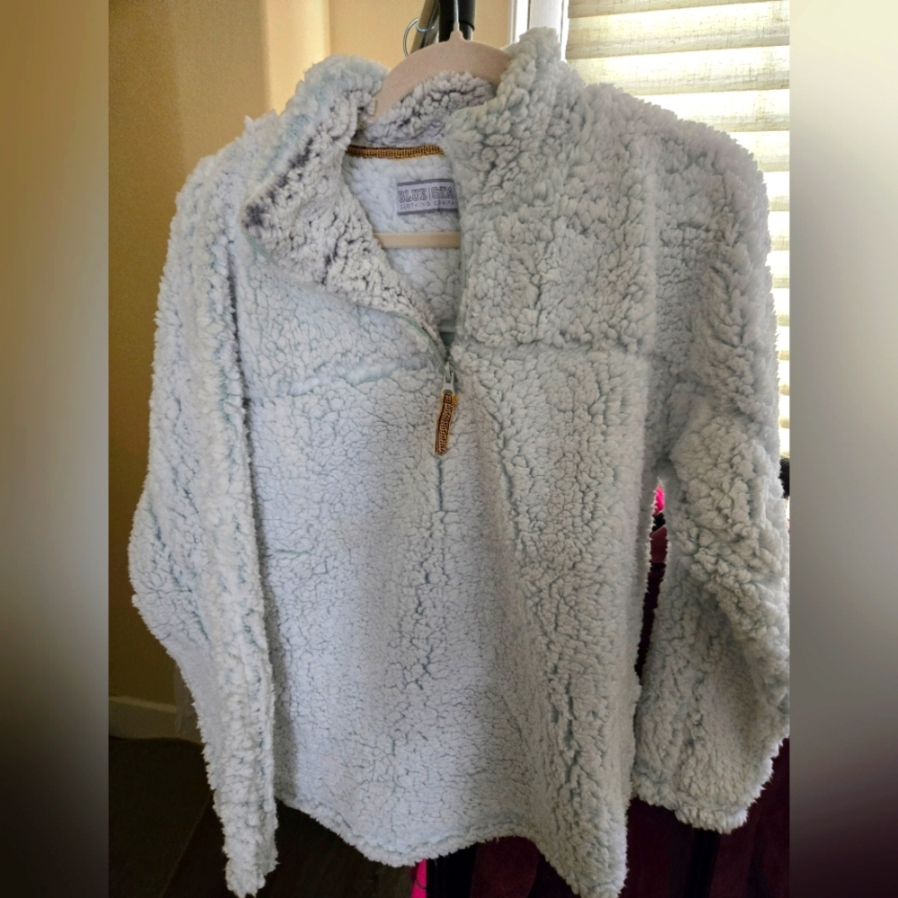 Fluffy Lightweight Sherpa Pullover, Size M